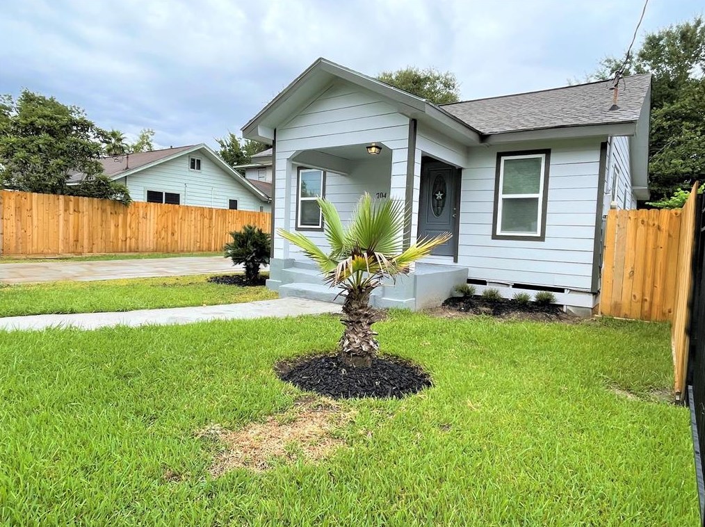 704 Adoue St, Baytown TX  77520-8007 exterior