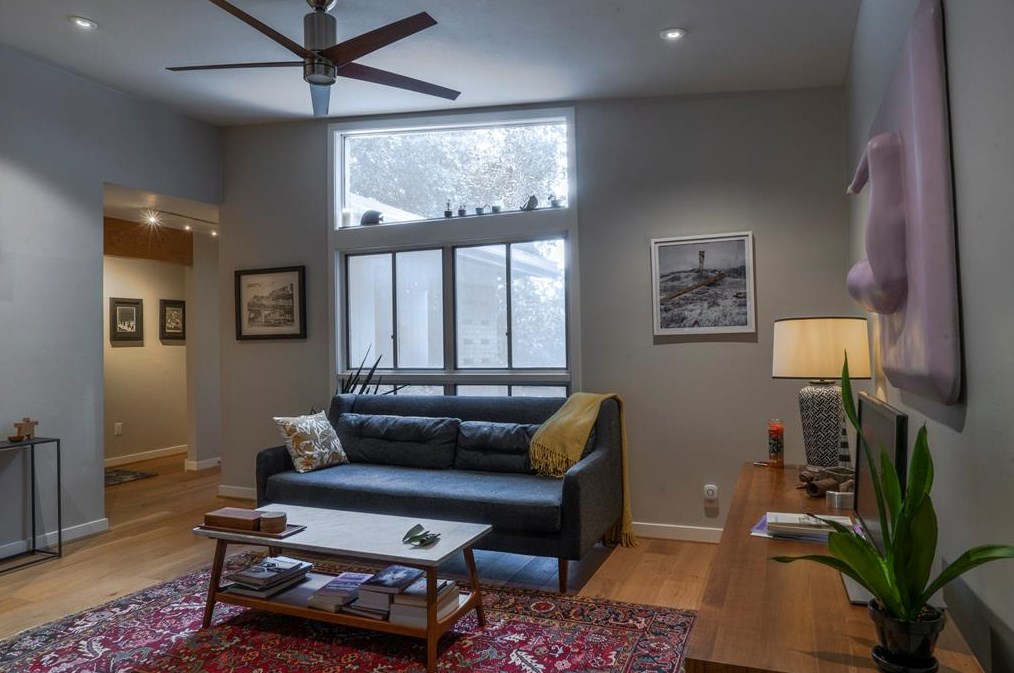 5926 Moonmist Dr, Houston TX  77081-4309 exterior