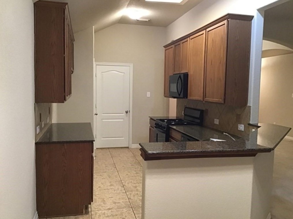 8014 Tarrytown Crossing Dr, Conroe TX  77304-6820 exterior