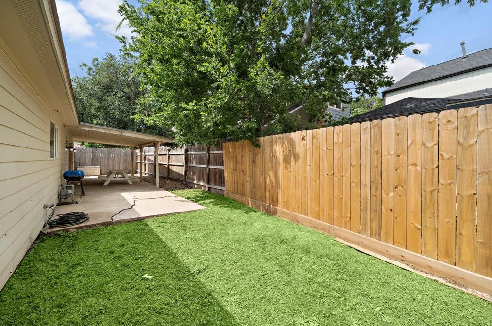 1007 Frst Home Dr, Houston TX  77077-1812 exterior