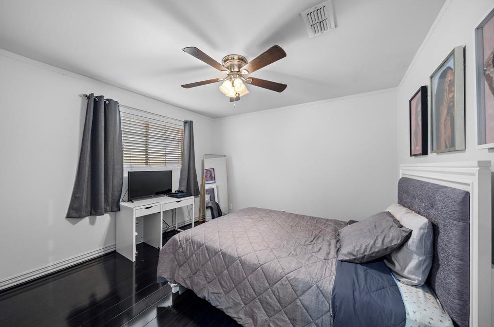 1007 Frst Home Dr, Houston TX  77077-1812 exterior