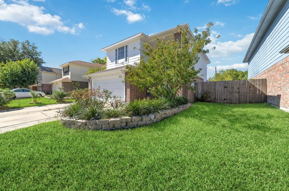 9122 Belle Glen Dr, Houston, TX 77099