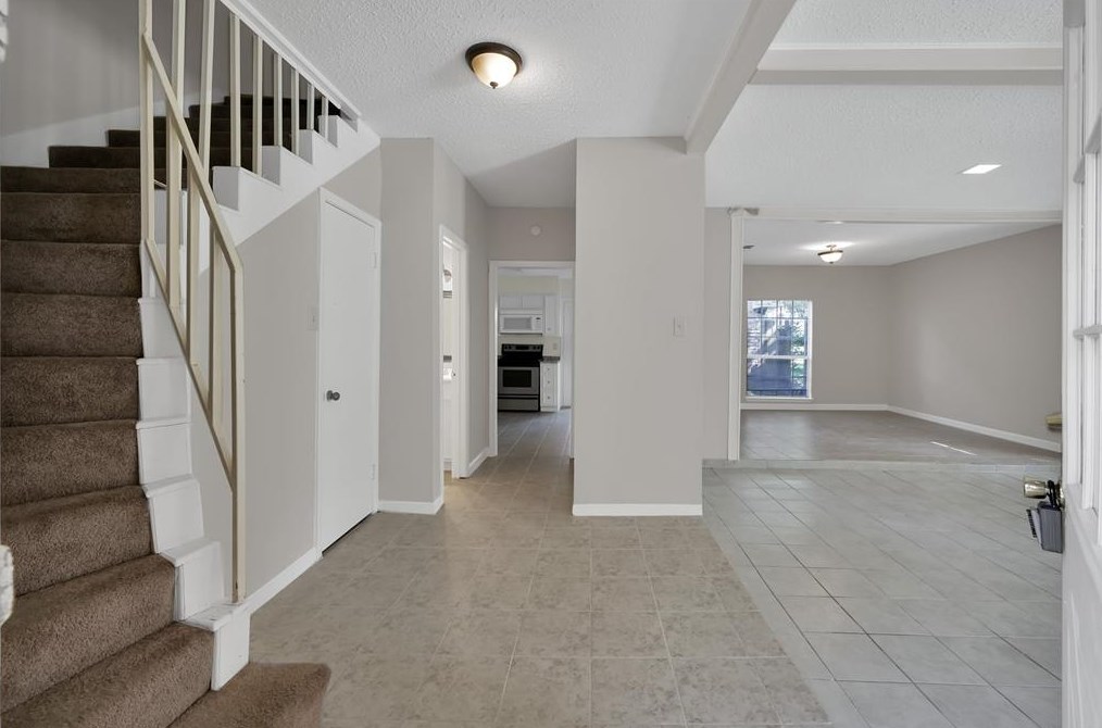 4708 Cashel Cir, Houston, TX 77069-3555