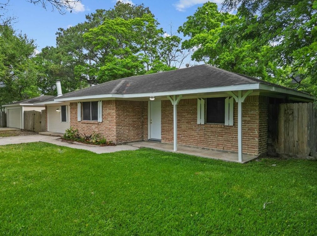 2102 Shasta St, Kemah, TX 77565-2227