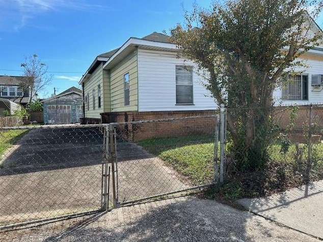 32 Ennis St, Houston, TX 77003-1641
