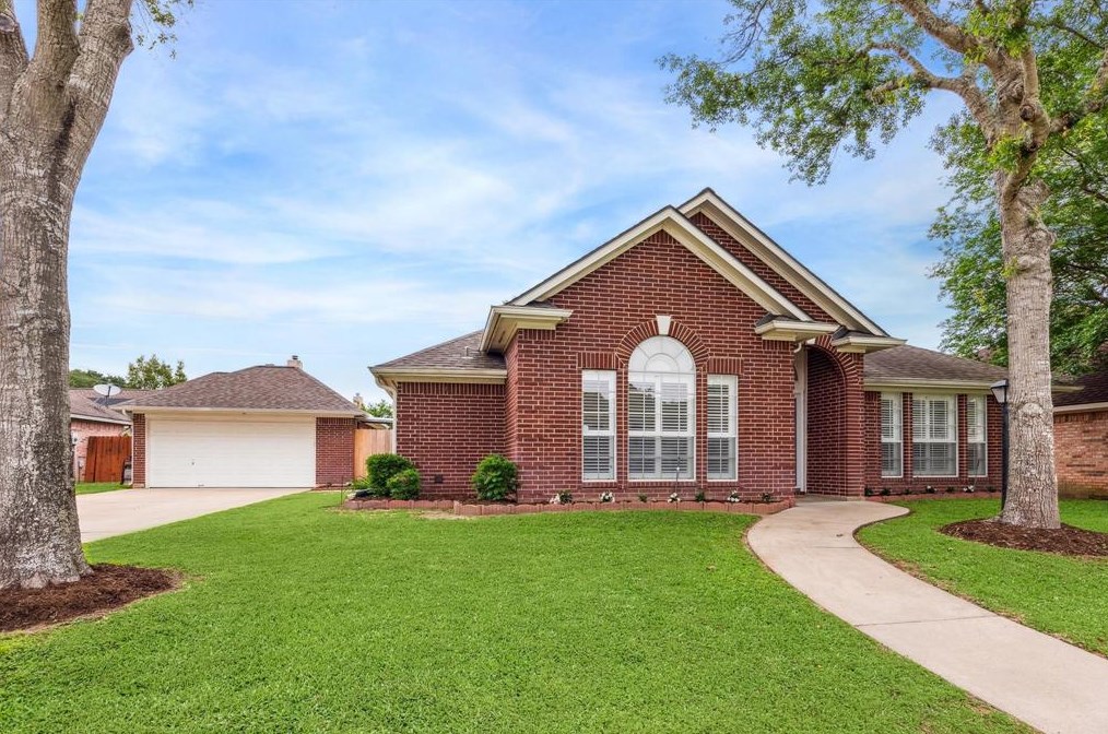 602 Westview Terrace Dr, Sealy, TX 77474-3111