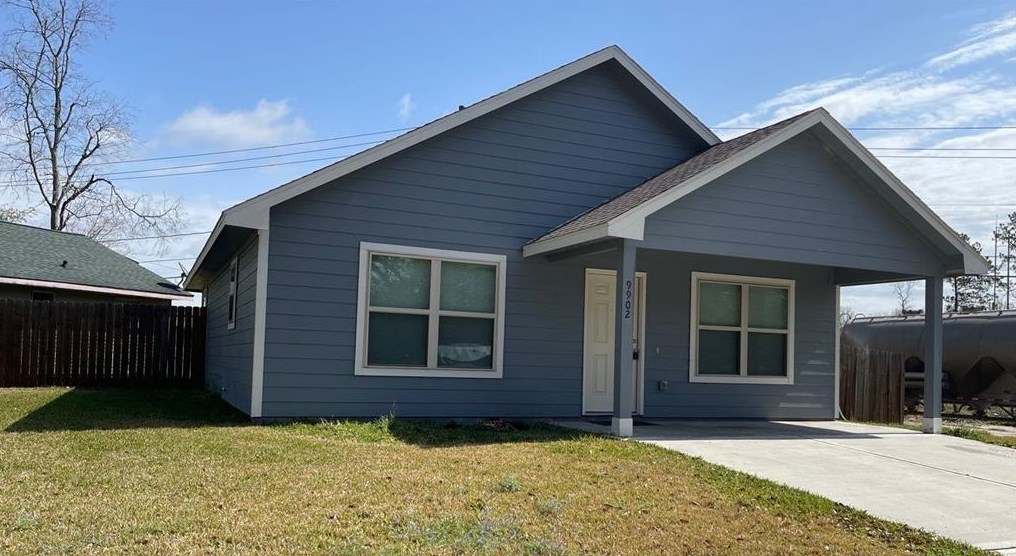 9902 Woodwick St, Houston, TX 77016-3945