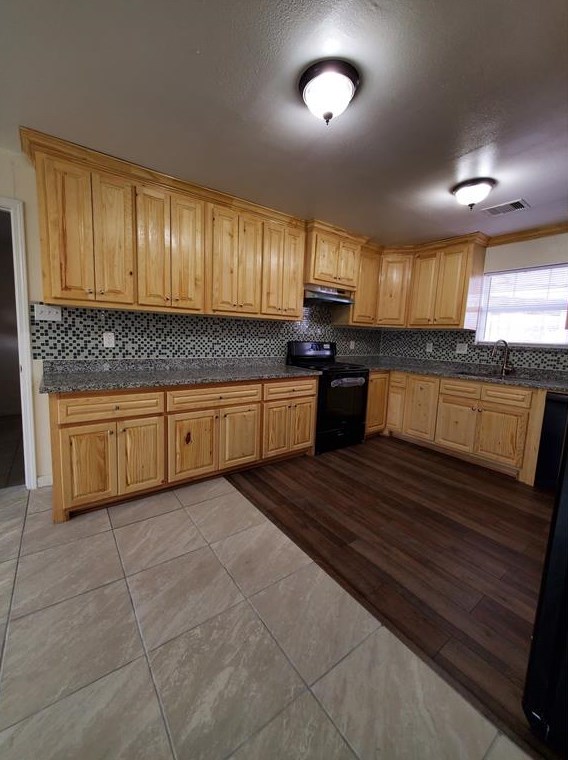 214 Schilling St, Baytown, TX 77520-2646