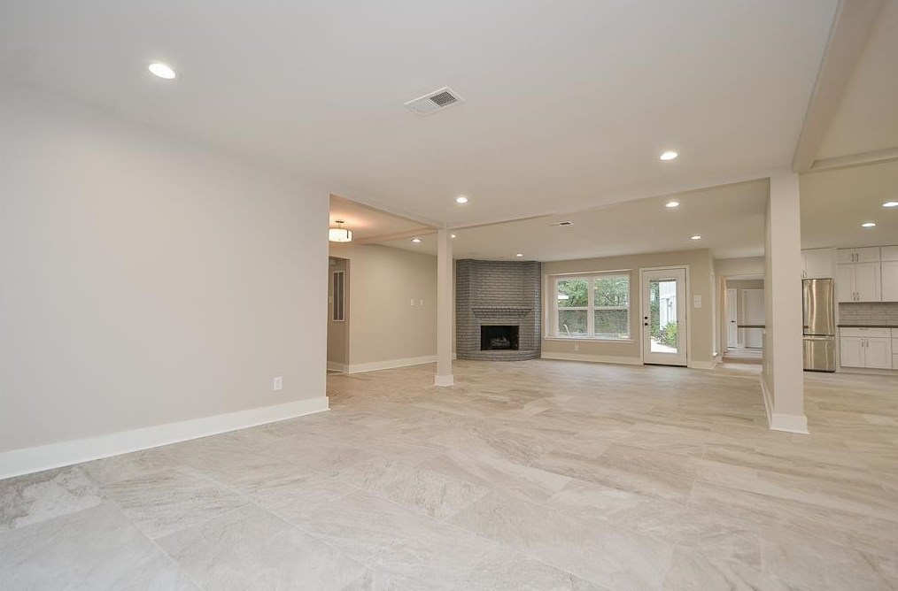 5135 Loch Lomond Dr, Houston, TX 77096-2629