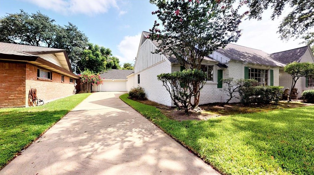 3706 Woodvalley Dr, Houston, TX 77025-4206