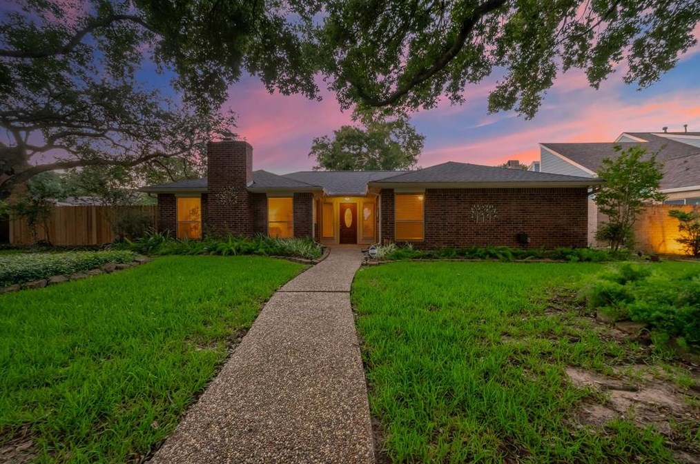 20518 Manette Dr, Katy TX  77450-2014 exterior