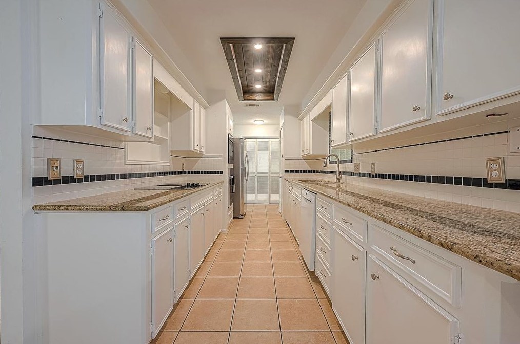 20518 Manette Dr, Katy TX  77450-2014 exterior