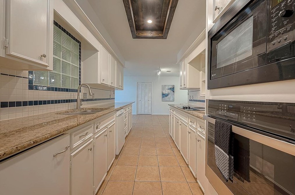 20518 Manette Dr, Katy TX  77450-2014 exterior