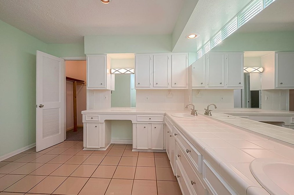 20518 Manette Dr, Katy TX  77450-2014 exterior