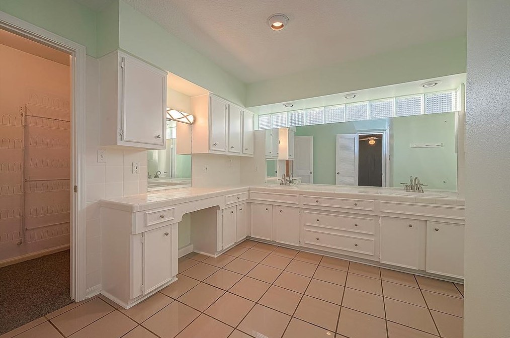 20518 Manette Dr, Katy TX  77450-2014 exterior