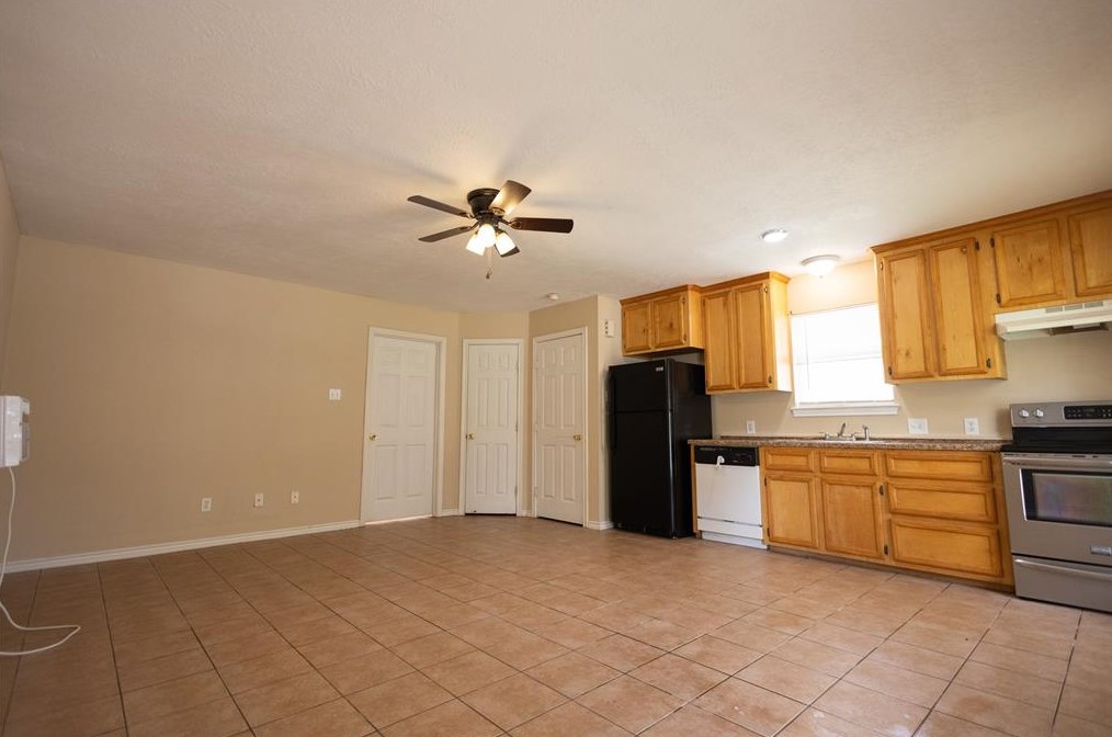 98 Alpine St, Stephen Creek, TX 77331