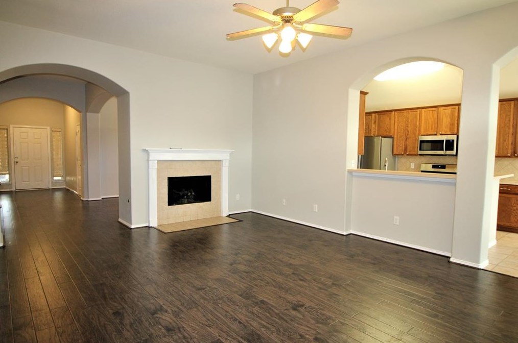 4614 Brazos Bend Dr, Pearland, TX 77584