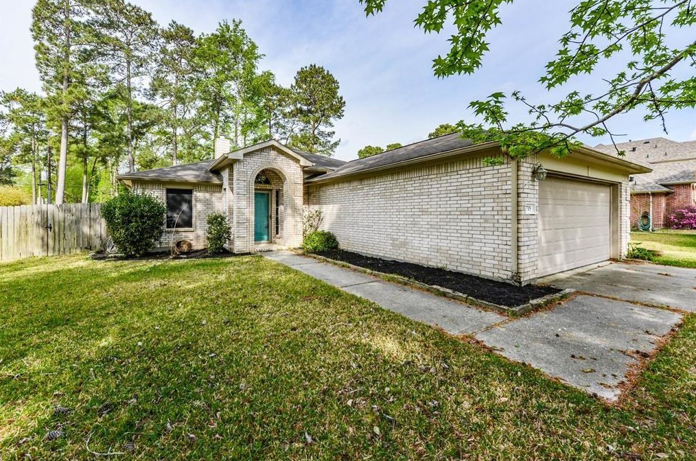 715 Mesquite Dr, Magnolia, TX 77354