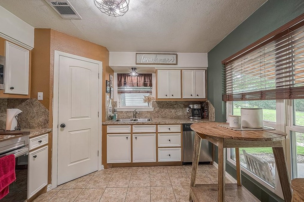 11663 Willis Waukegan Rd, Conroe TX  77303-4437 exterior