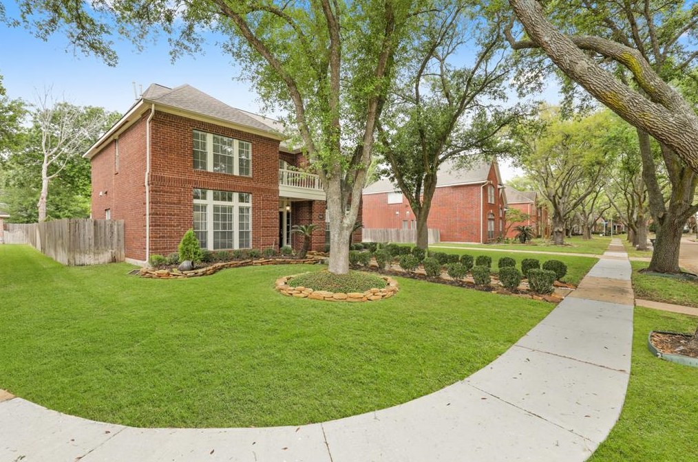 210 Wilkins Xing, Sugar Land, TX 77479