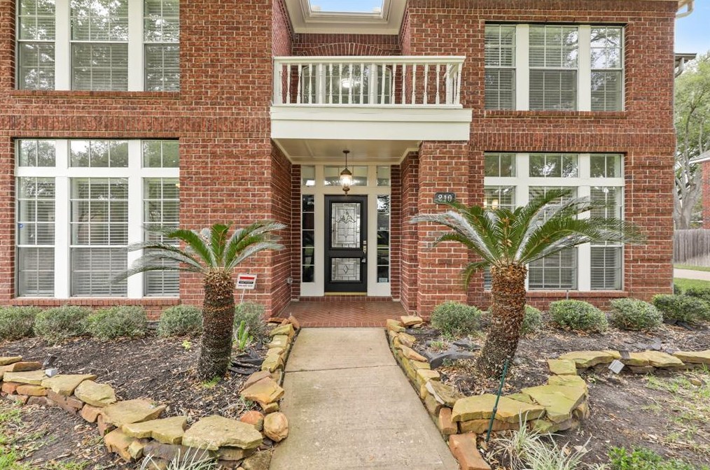 210 Wilkins Xing, Sugar Land TX  77479-5066 exterior