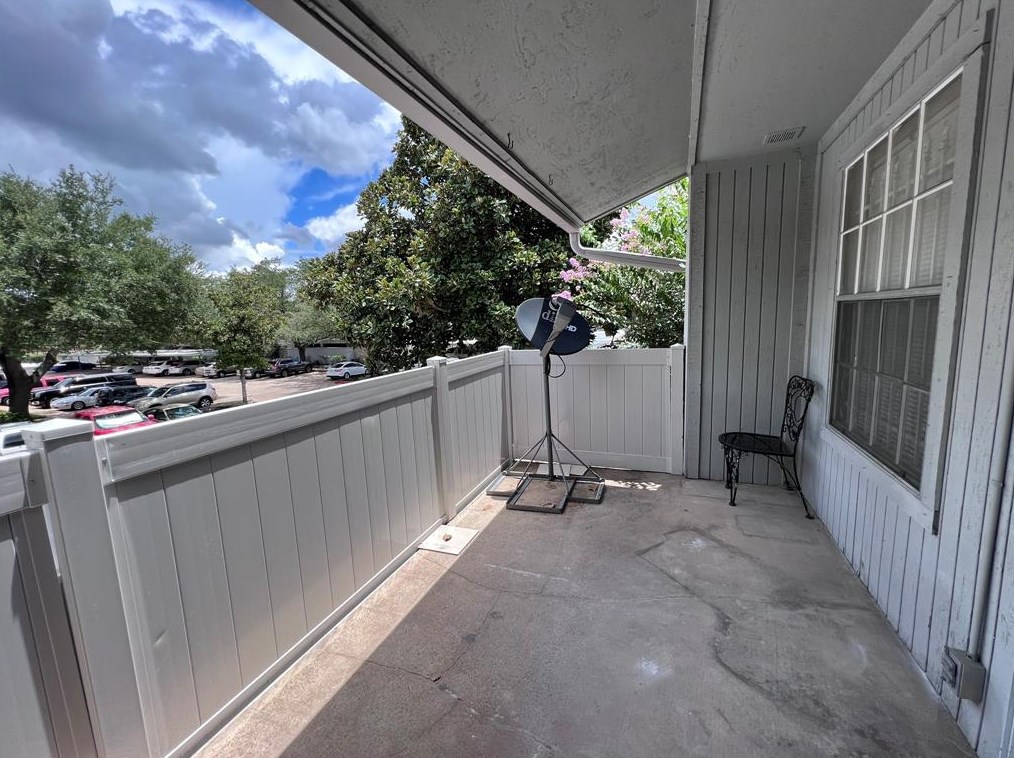 10661 Braes Bend Dr, Houston, TX 77071