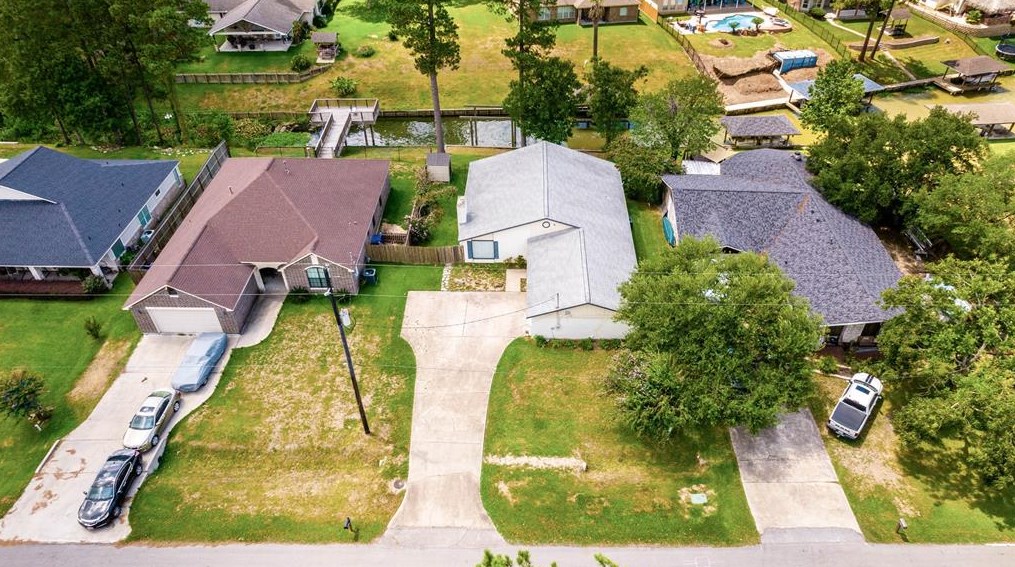 18515 Bluffview Dr, Crosby TX  77532-7240 exterior