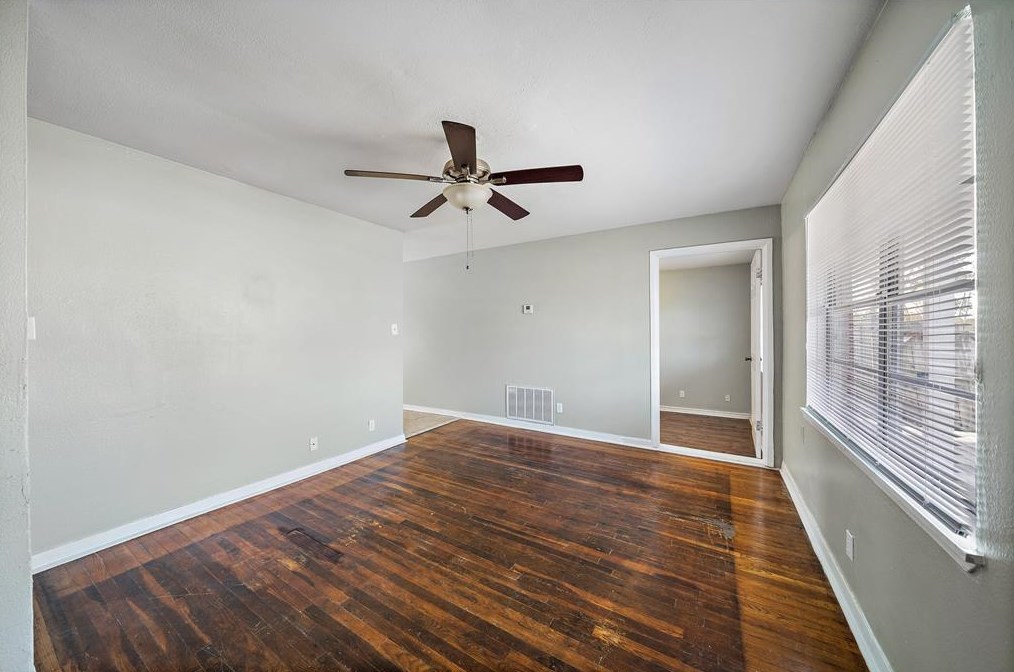 2323 7th Ave N, Texas City, TX 77590