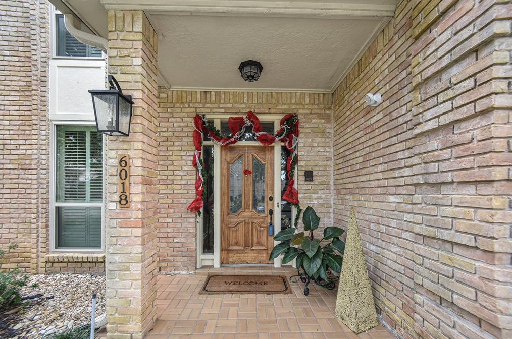 6018 Spring Oak Holw, Spring TX  77379-8833 exterior