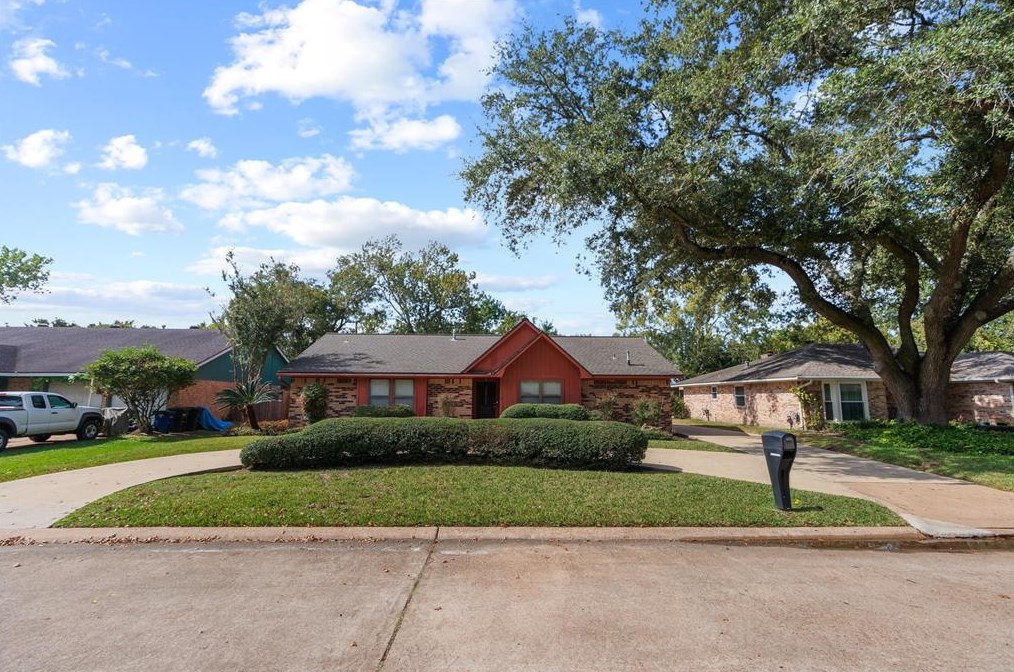 222 Highland Ter, League City, TX 77573-3620