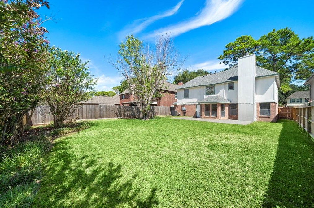 14622 Oak Chase Dr, Houston TX  77062-2212 exterior