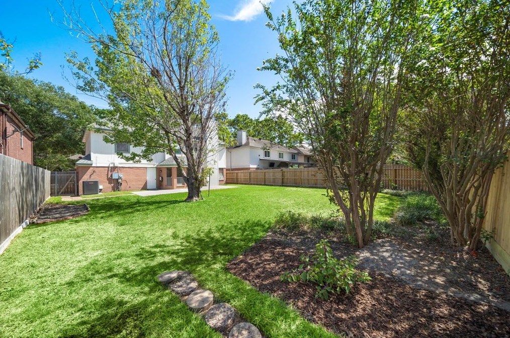 14622 Oak Chase Dr, Houston TX  77062-2212 exterior