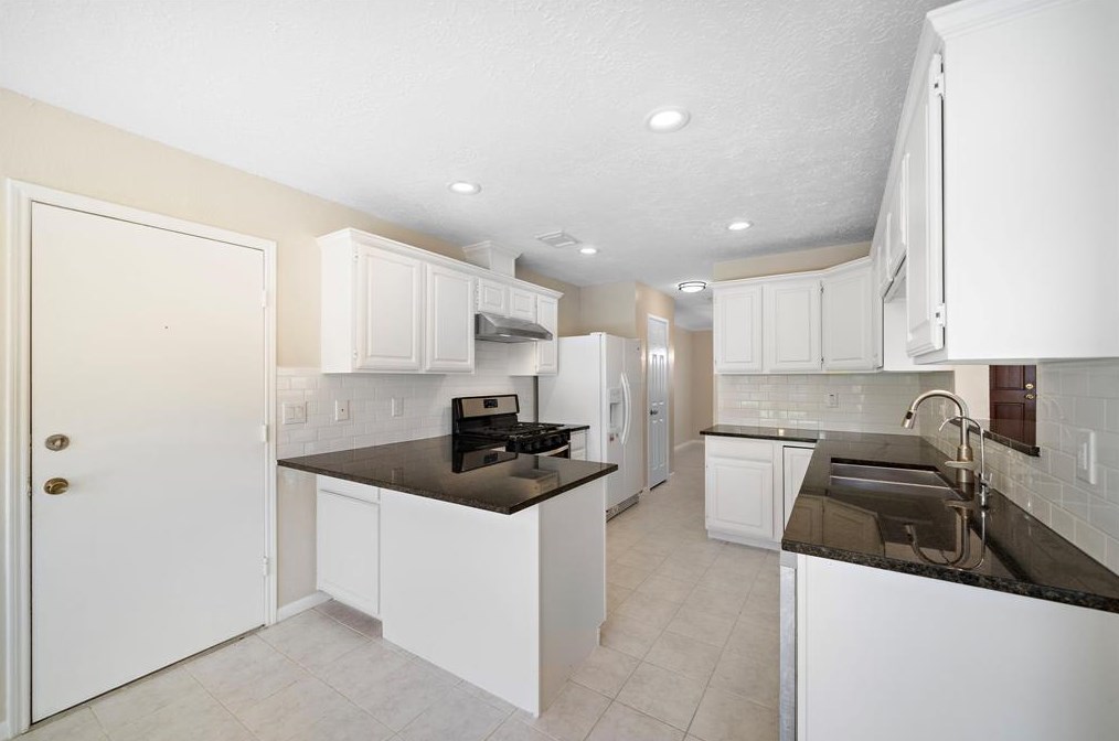 14622 Oak Chase Dr, Houston TX  77062-2212 exterior