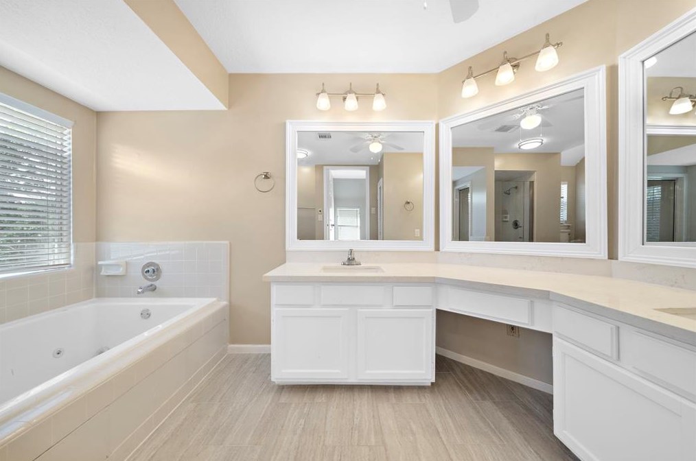 14622 Oak Chase Dr, Houston TX  77062-2212 exterior