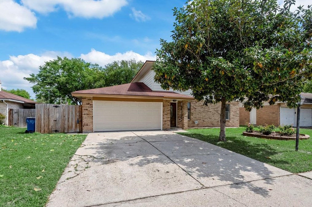 4334 Stonehenge Trl, Houston TX  77066-3636 exterior