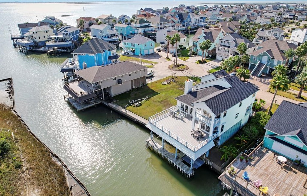 218 Lokai St, Galveston, TX 77554