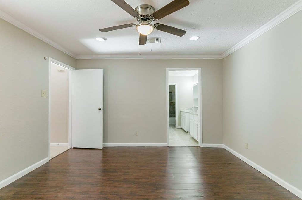 13306 Robinglen Dr, Houston TX  77083-3514 exterior