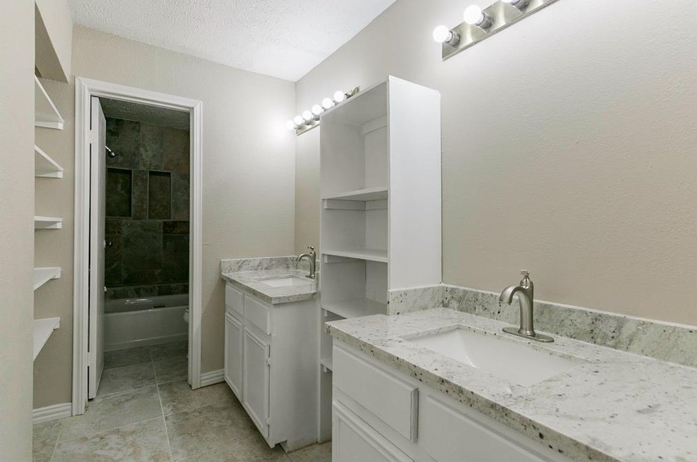 13306 Robinglen Dr, Houston TX  77083-3514 exterior