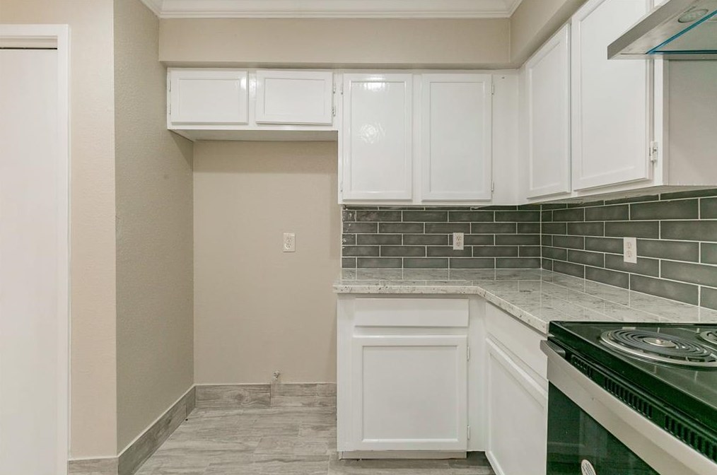 13306 Robinglen Dr, Houston TX  77083-3514 exterior