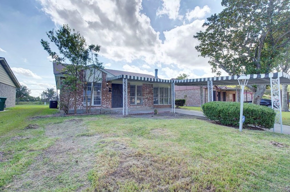 10987 Fairland Dr, Houston TX  77051-4649 exterior