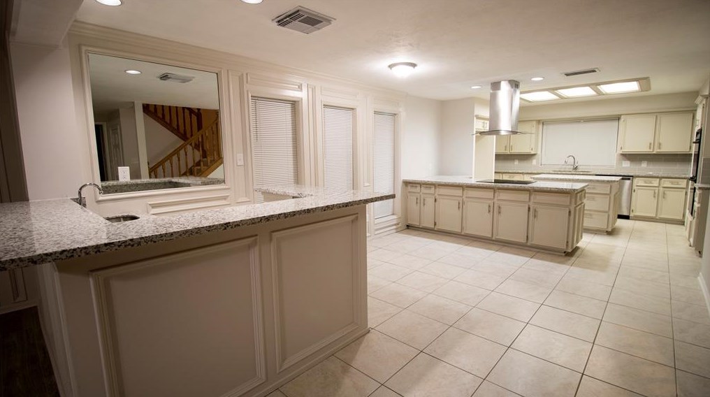 8859 Chelsworth Dr, Houston TX  77083-5684 exterior