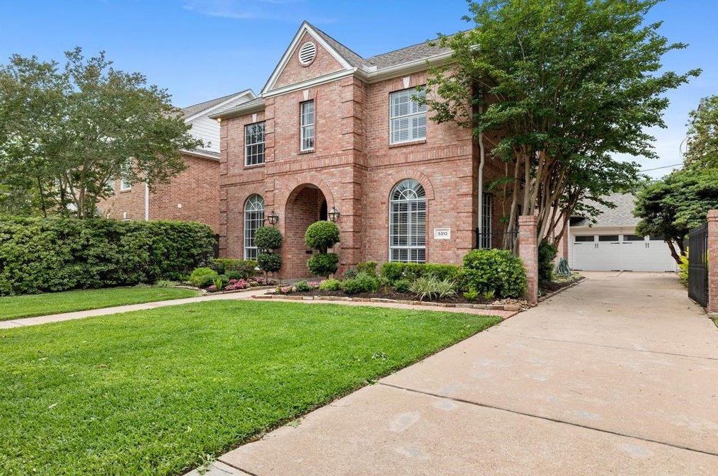 5312 Aspen St, Bellaire, TX 77401-4920