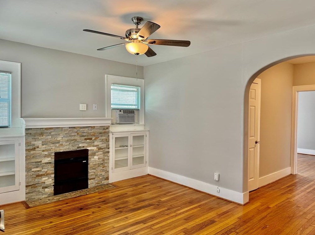 605 W Saulnier St #2, Houston, TX 77019