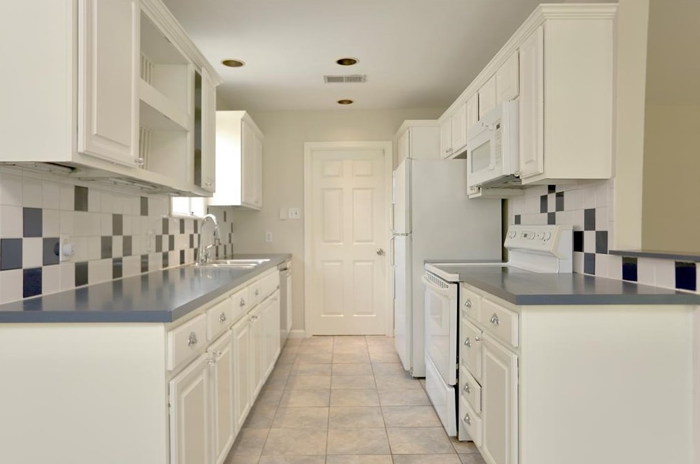 6011 Bankside Dr, Houston TX  77096-5803 exterior