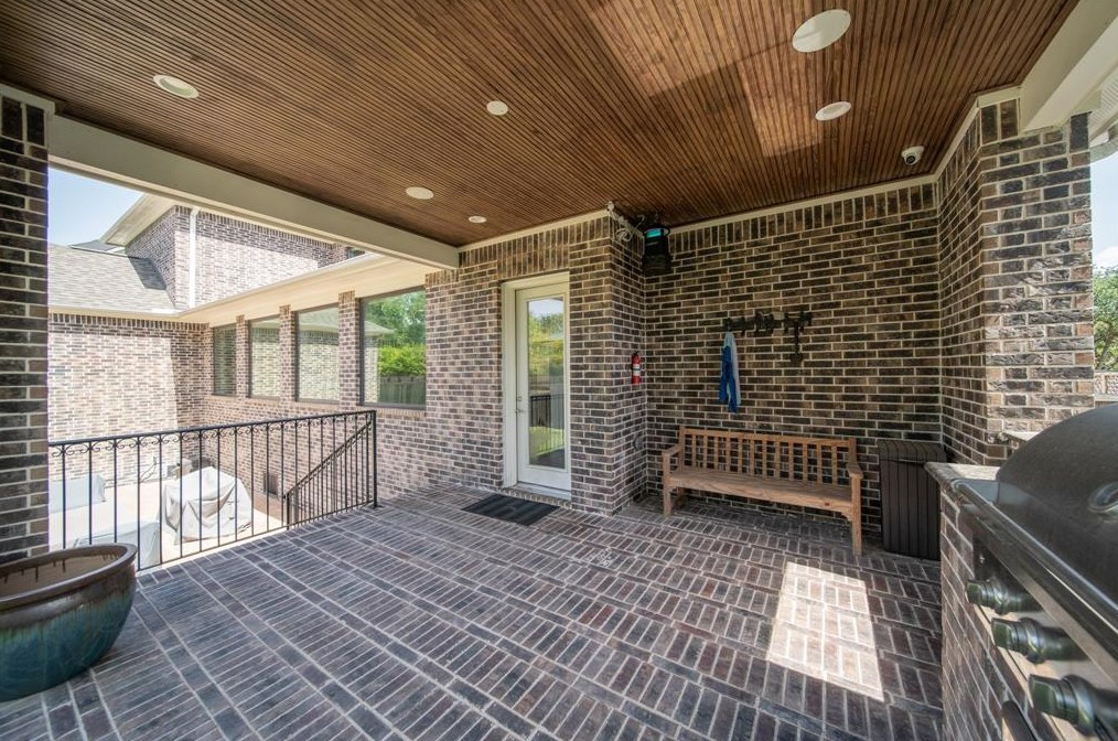 4910 Loch Lomond Dr, Houston TX  77096-2722 exterior