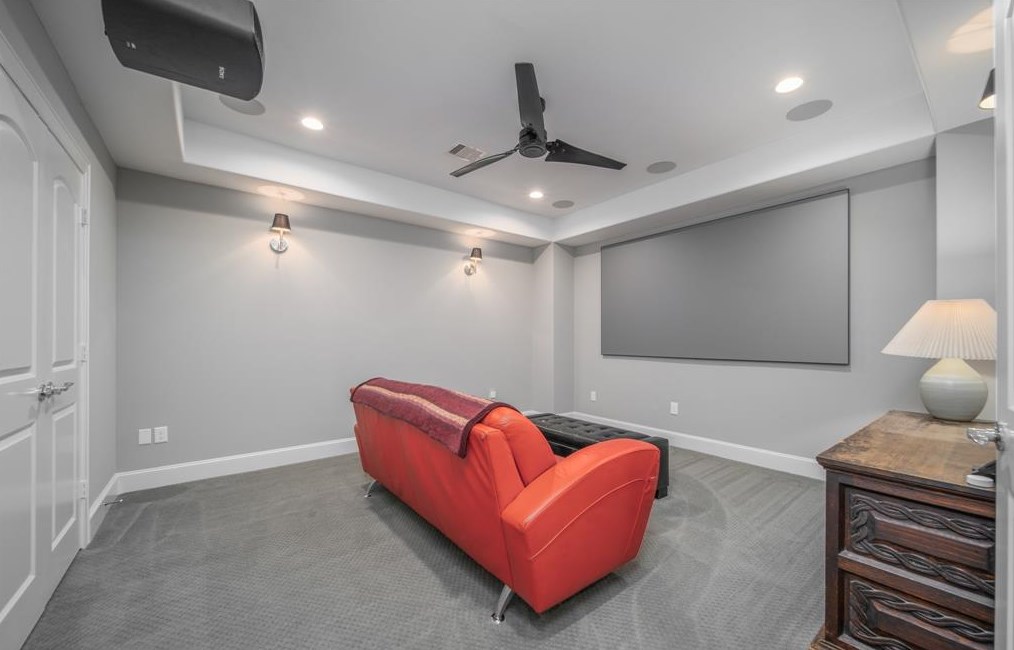 4910 Loch Lomond Dr, Houston TX  77096-2722 exterior