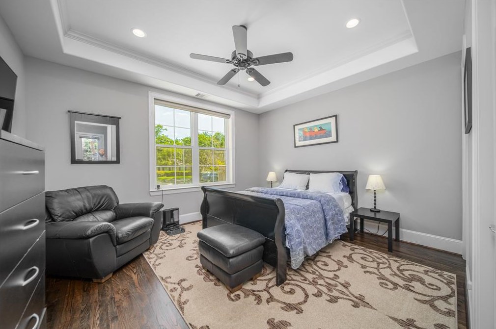 4910 Loch Lomond Dr, Houston TX  77096-2722 exterior