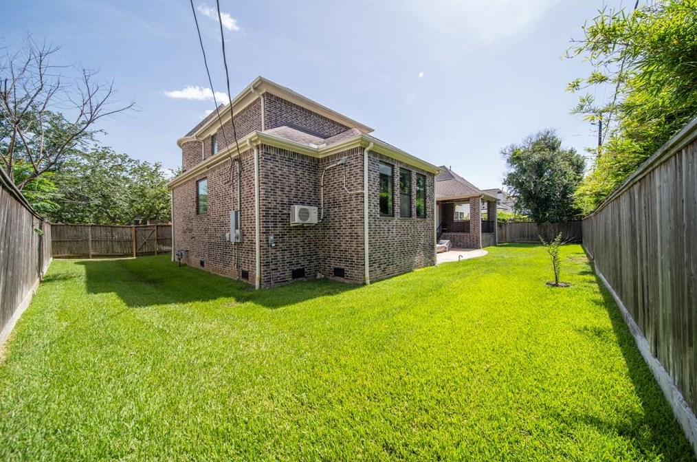 4910 Loch Lomond Dr, Houston TX  77096-2722 exterior