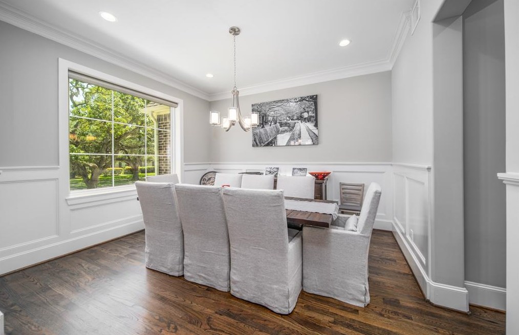 4910 Loch Lomond Dr, Houston TX  77096-2722 exterior