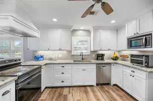 3911 N Elm Rd, Santa Fe, TX 77517 - Photo 6